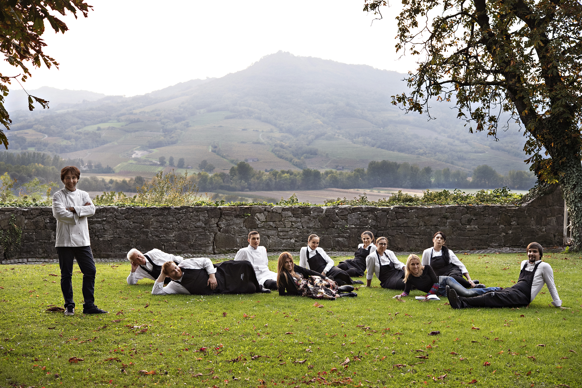 Dvorec Zemono - o nas